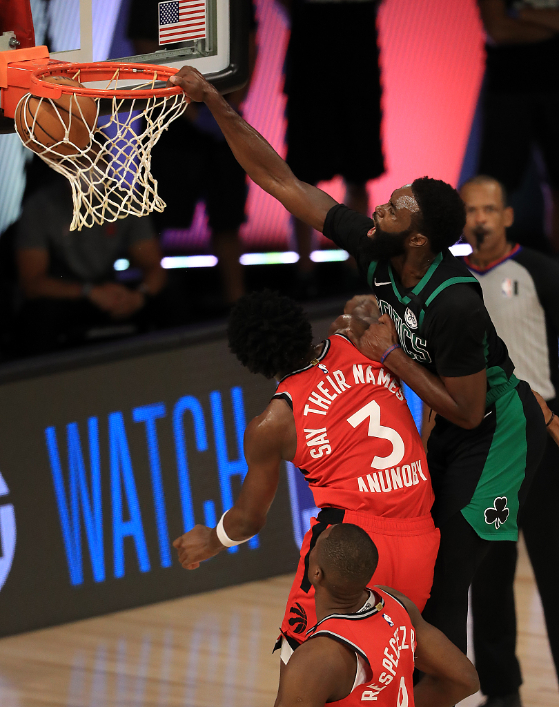 中国男篮碾压马刺,萨姆·米切尔统治全场 中国男篮碾压马刺,萨姆·米切尔统治全场