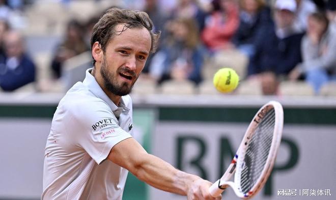 九游娱乐网站-关于意大利网球队强势法国网球队，梅德韦杰夫爆发神勇的信息