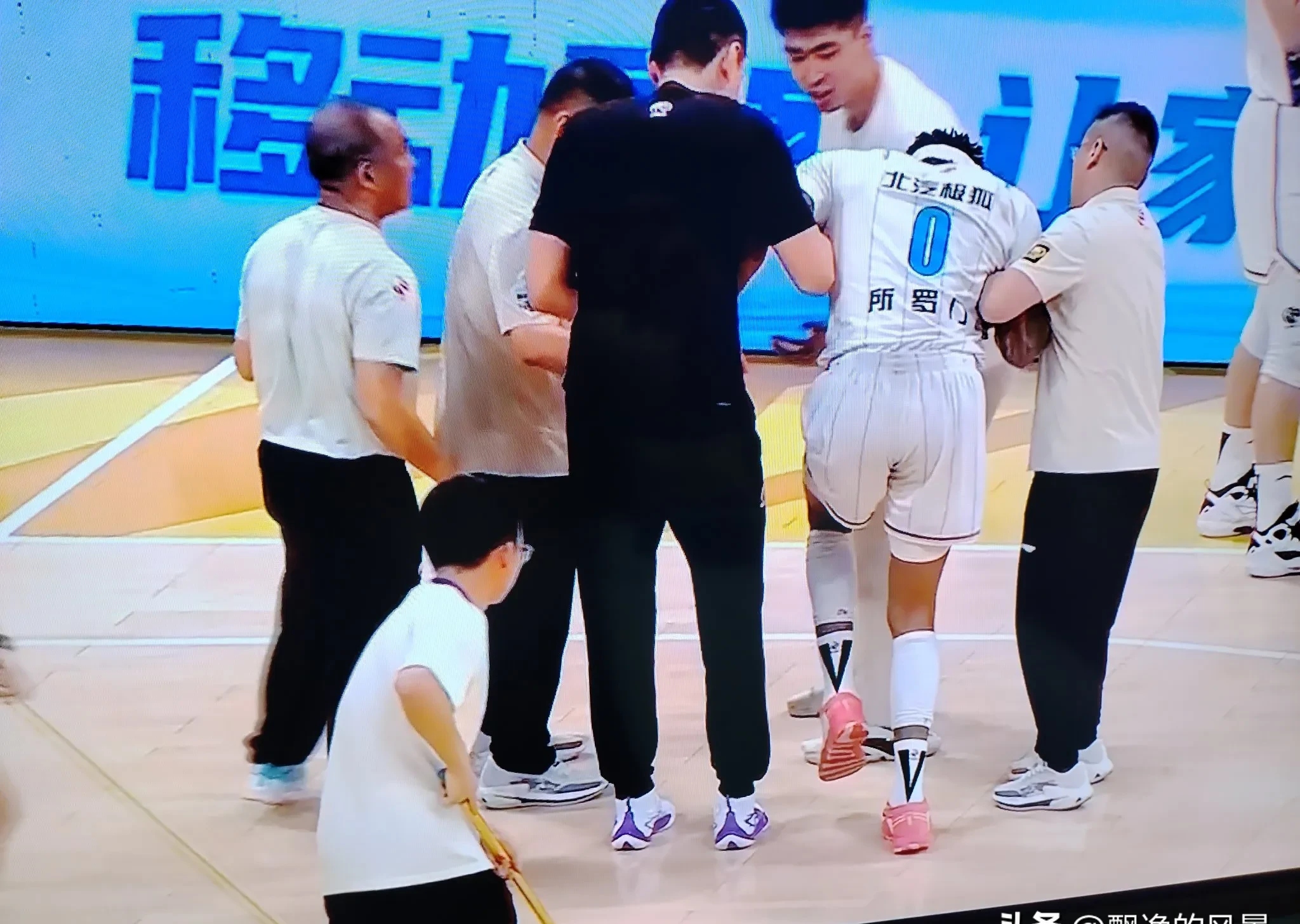 湖南队成功击败对手,稳坐领先位置 湖南队成功击败对手,稳坐领先位置