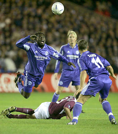 沙尔克04主场告负，痛失领先优势的简单介绍