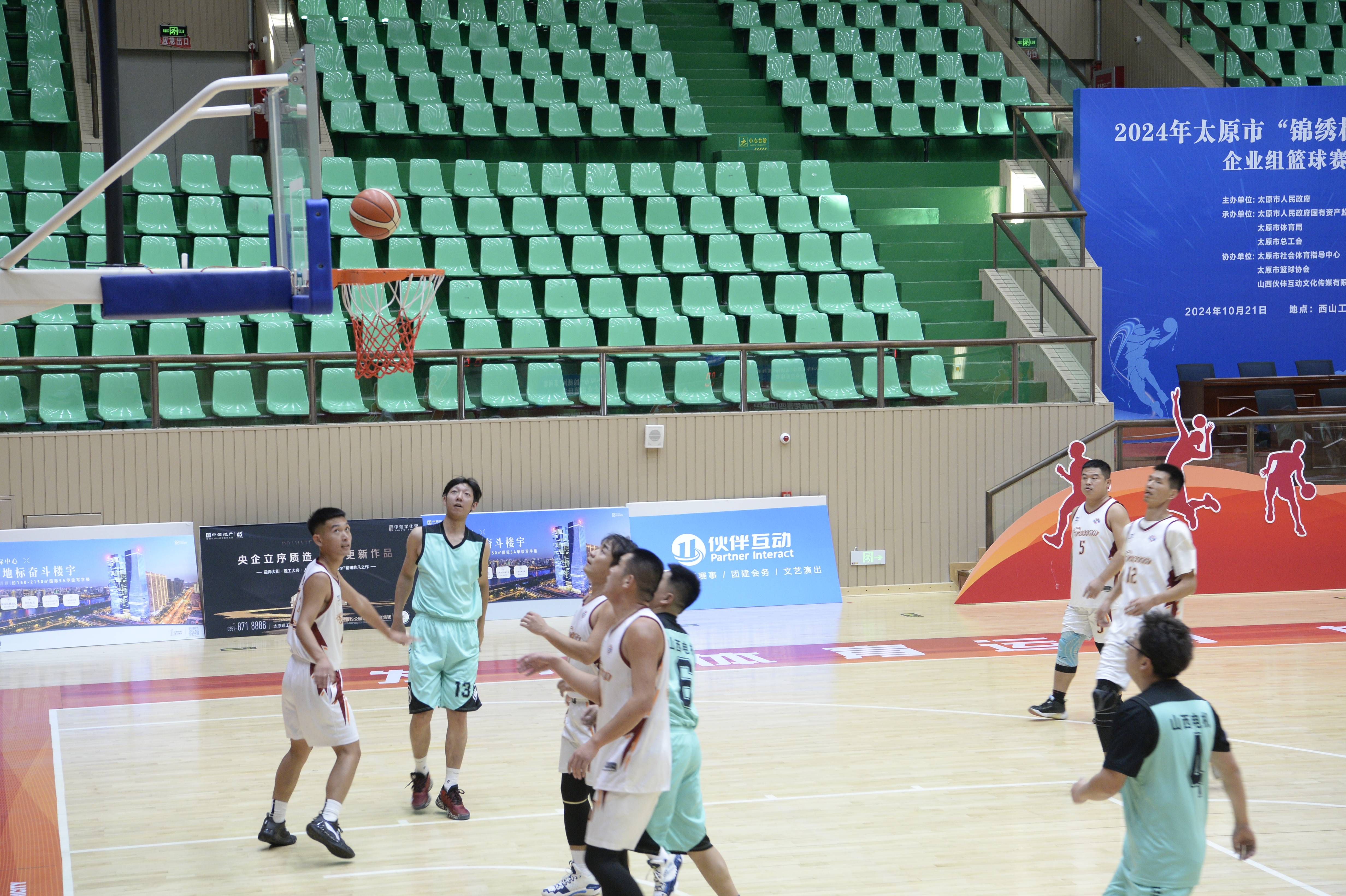 九游体育平台-篮球比赛常规赛首回合圆满结束