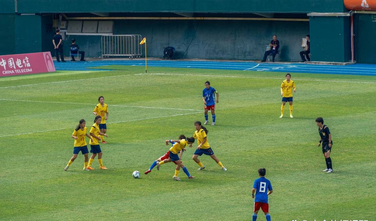 中国队在国际足球联赛中崭露头角