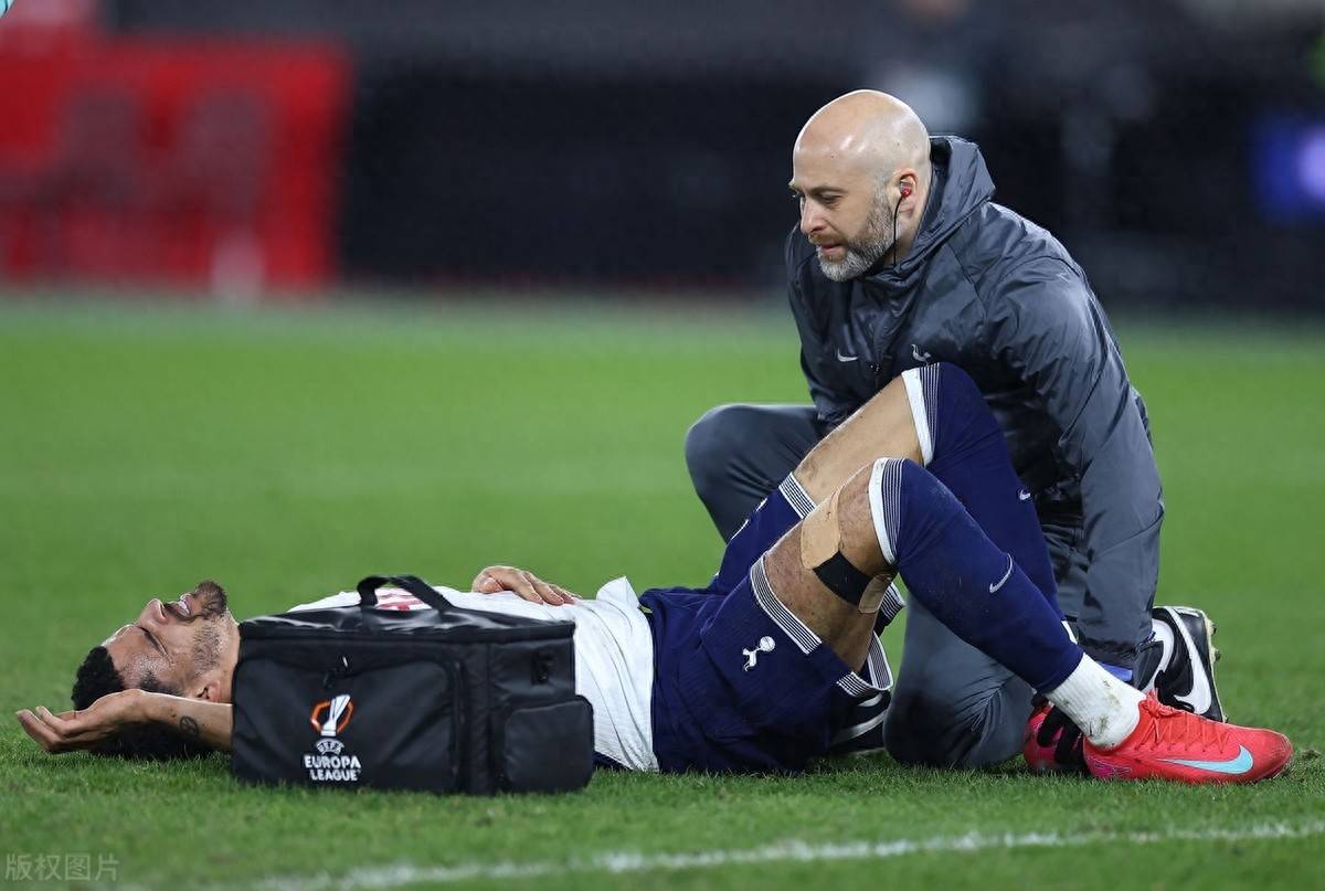 英超焦点战役即将展开,球员备战紧张 英超焦点战役即将展开,球员备战紧张