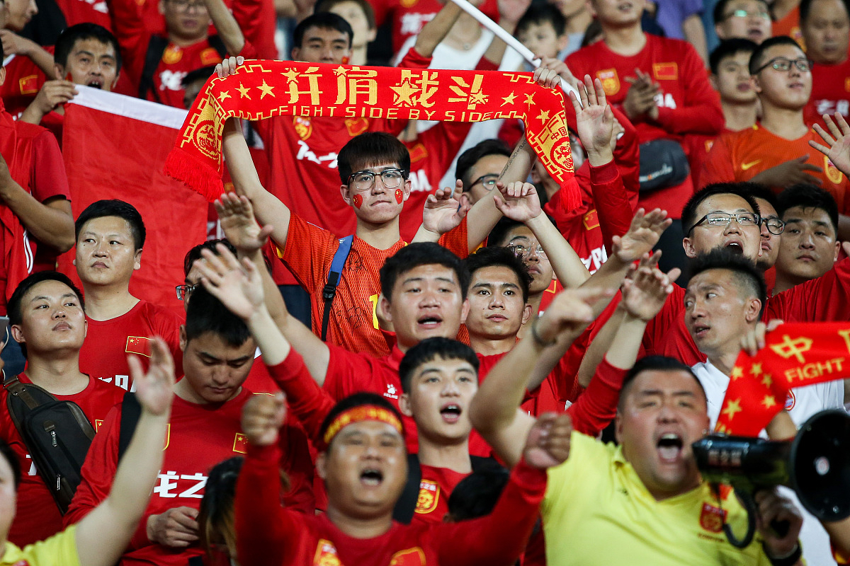 运动员们激情奋战,以全力比拼争取成功的简单介绍 运动员们激情奋战,以全力比拼争取成功的简单介绍