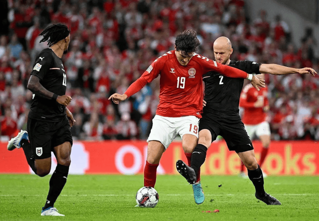 荷兰队惊险战平乌克兰!欧洲杯小组赛成最大赢家的简单介绍 荷兰队惊险战平乌克兰!欧洲杯小组赛成最大赢家的简单介绍