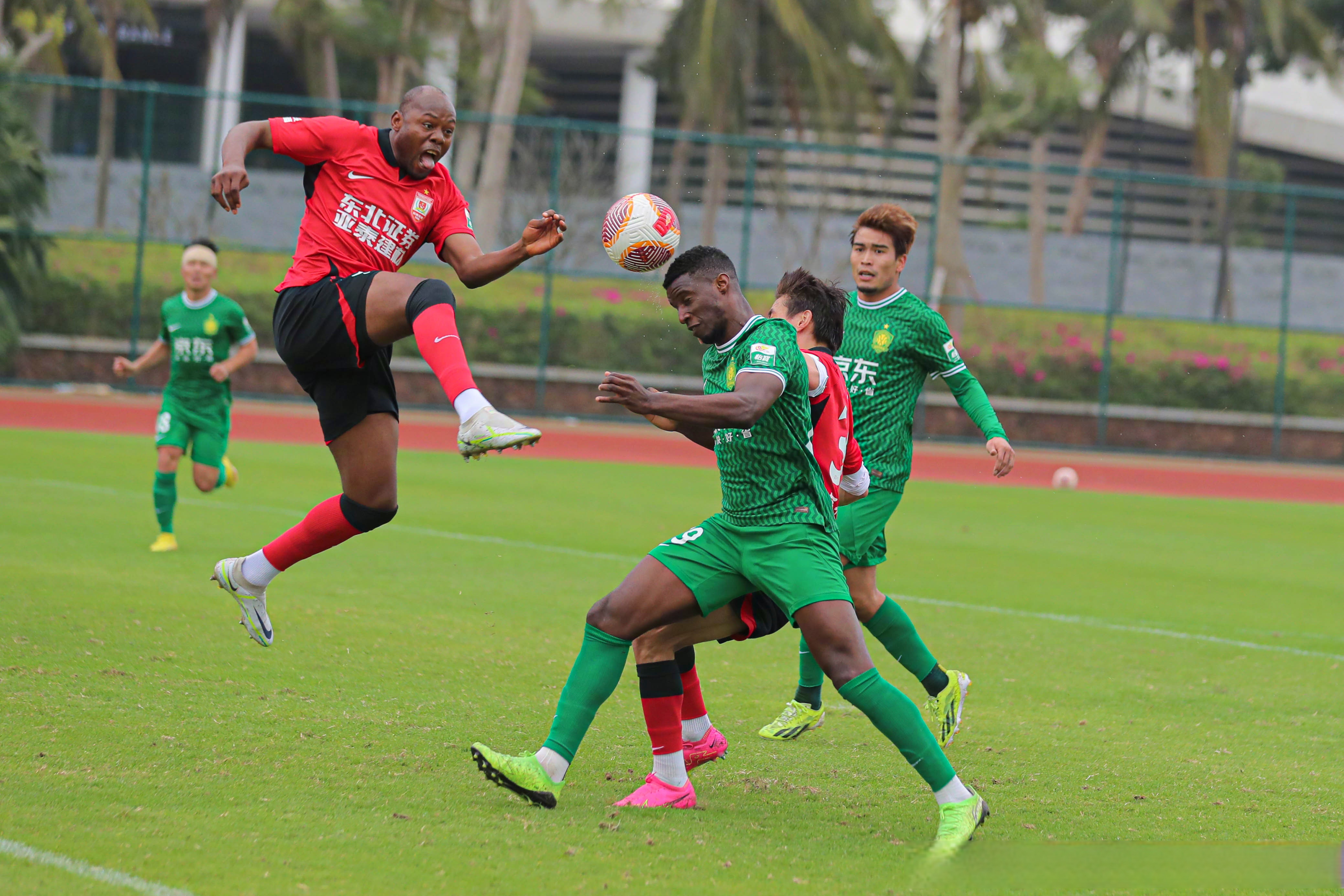 亚泰迎战危机，客场对阵青岛实现保级机会的简单介绍