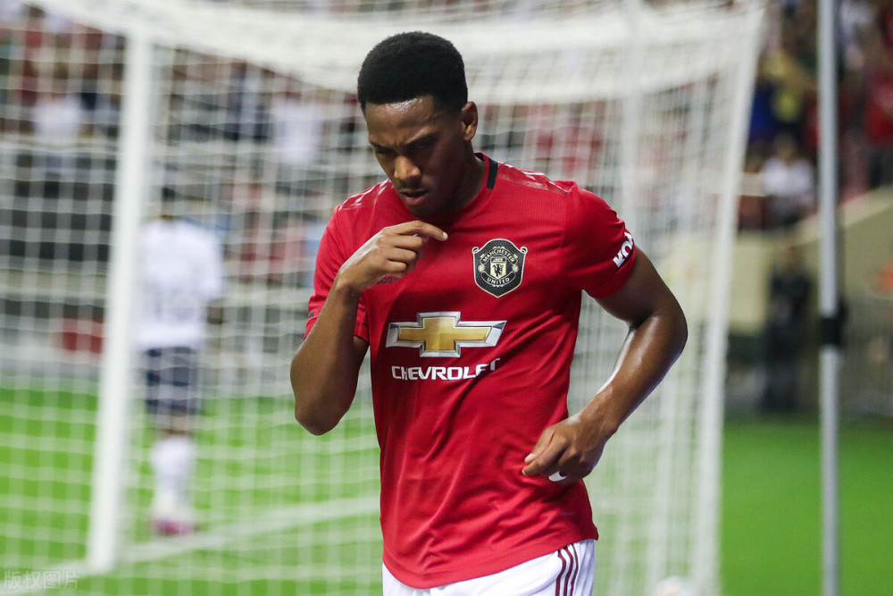 包含沃特福德客场逼平南安普敦，保持不败的词条