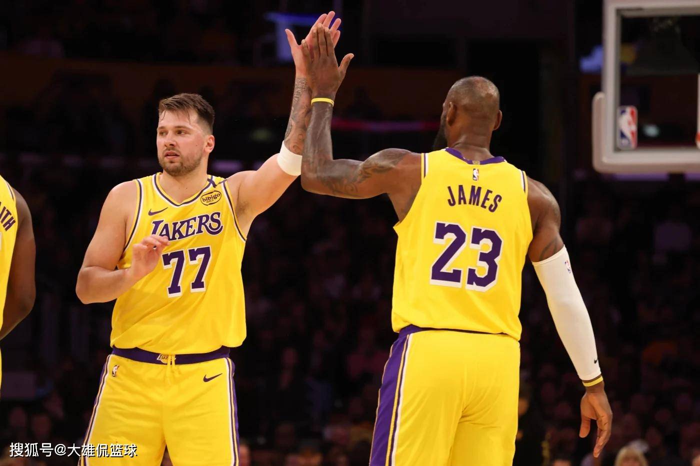 九游娱乐网页-湖人血洗国王，锡安送出助攻