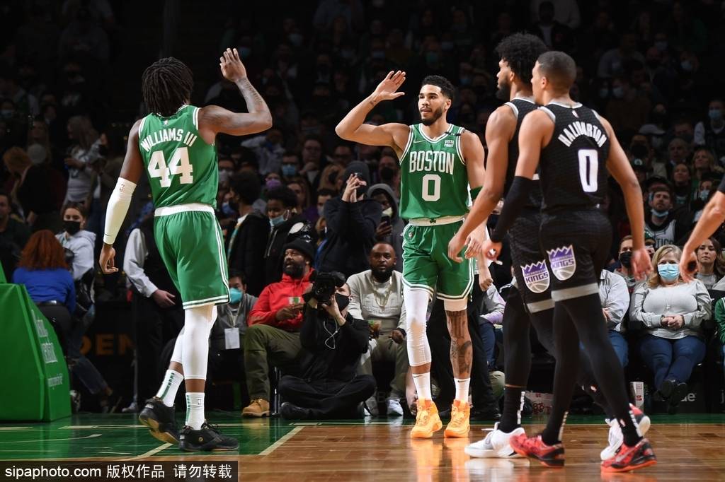 青岛队逆转国王，塔图姆带队取胜