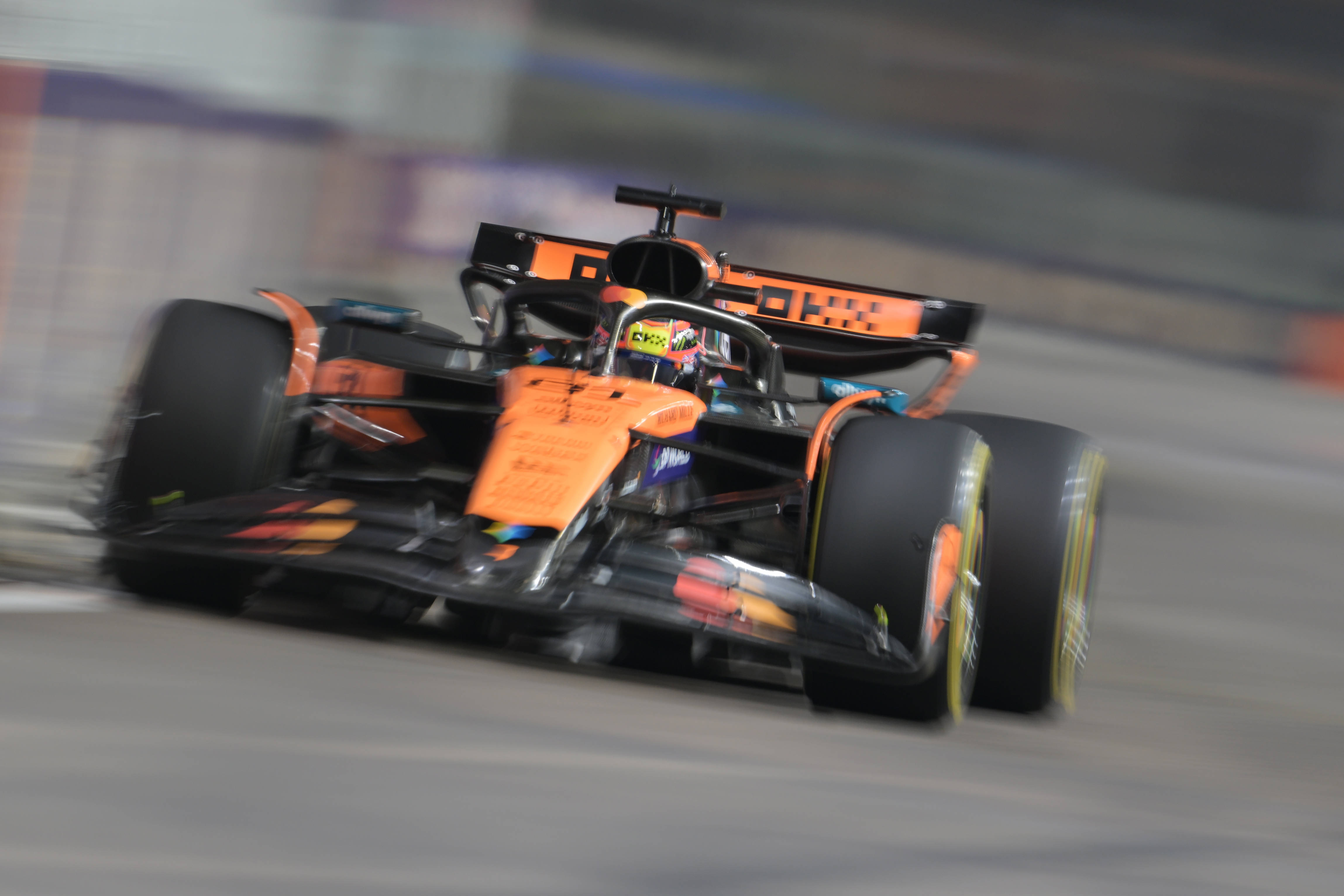 关于红牛车队险胜红牛二队，勒克莱尔高光表现的信息