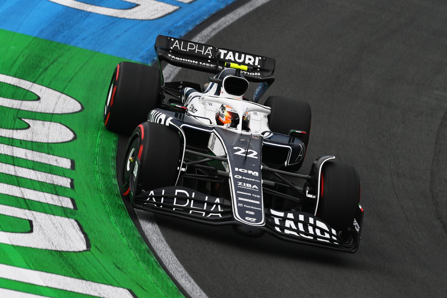 九游娱乐官方网站-包含梅赛德斯轻取红牛车队，拉塞尔惊艳四座的词条