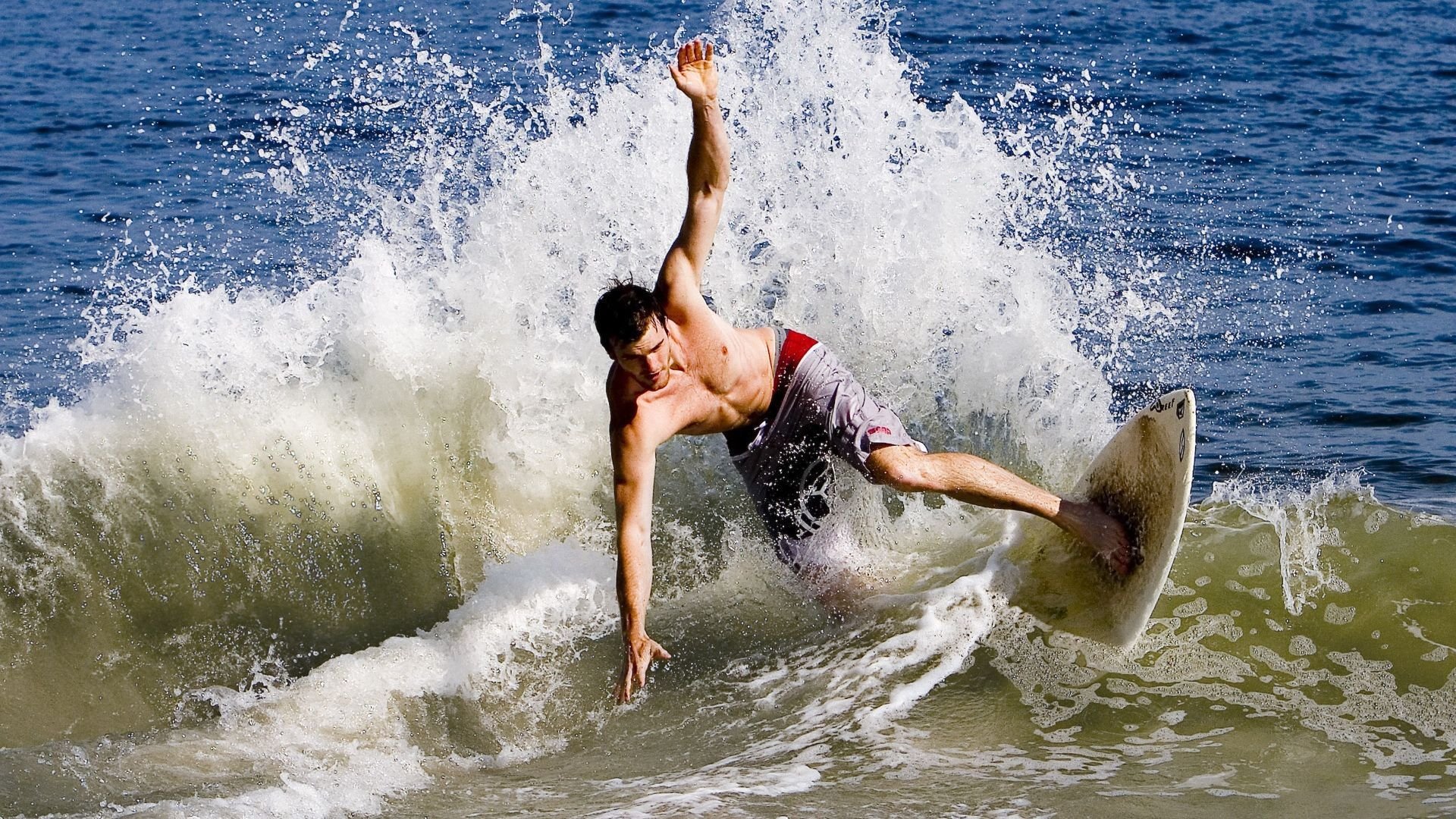 九游体育直播-展翅高飞，老鹰争冠路上力克公牛，武切维奇数据全面引爆赛场